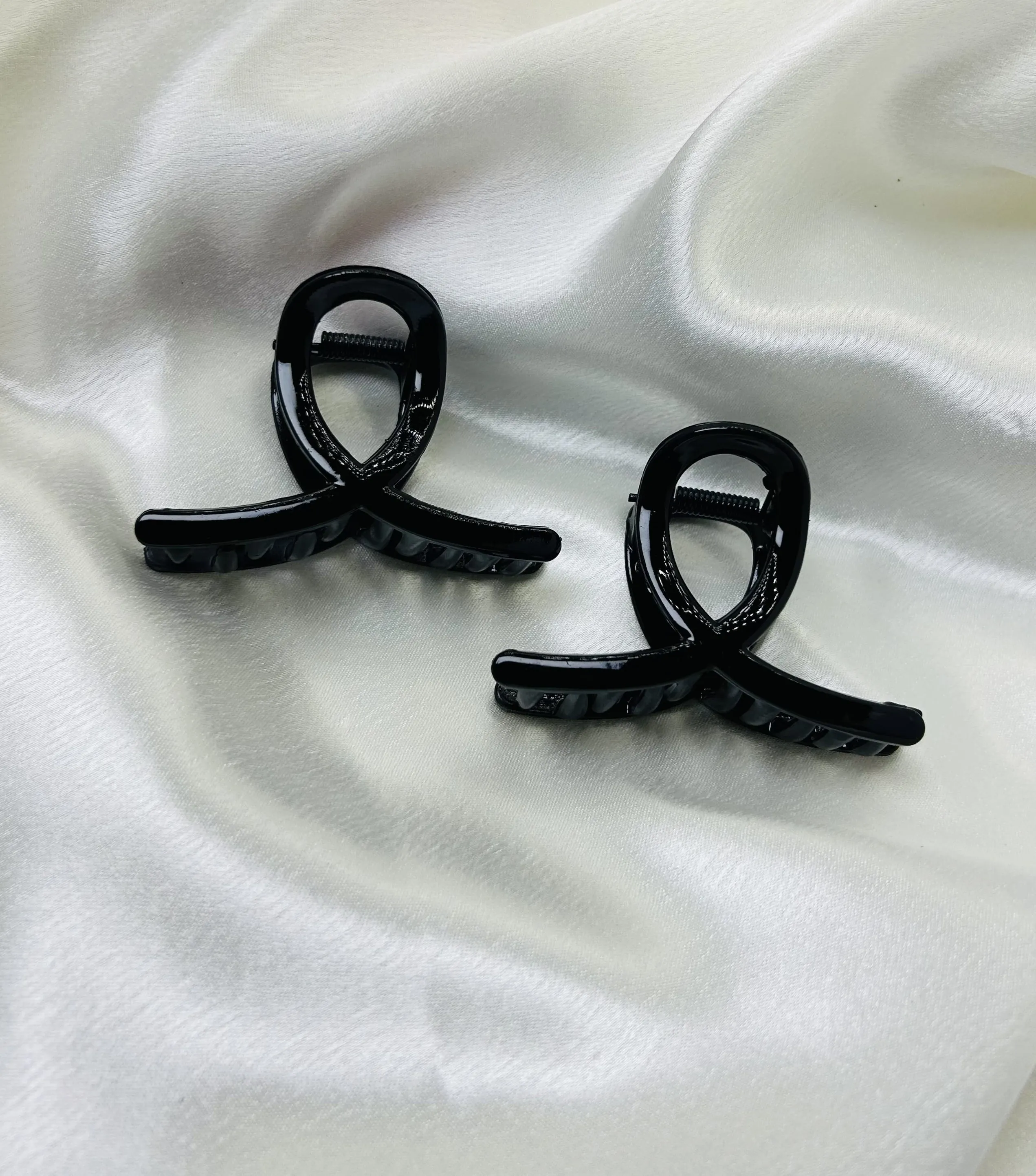 Black Medium Hair Clutcher - (MG-9032)